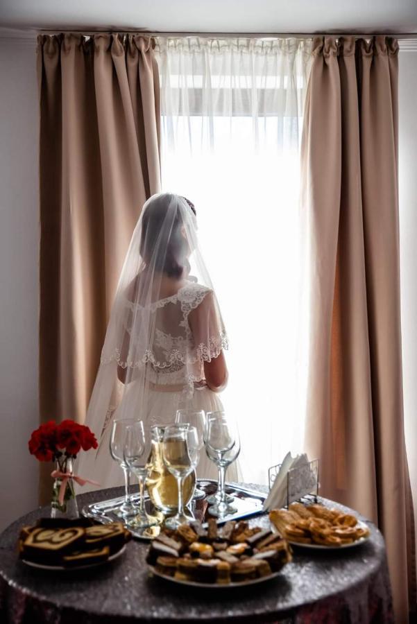 Hotel Dennis Mediaş 외부 사진