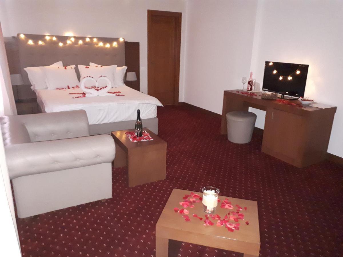 Hotel Dennis Mediaş 외부 사진
